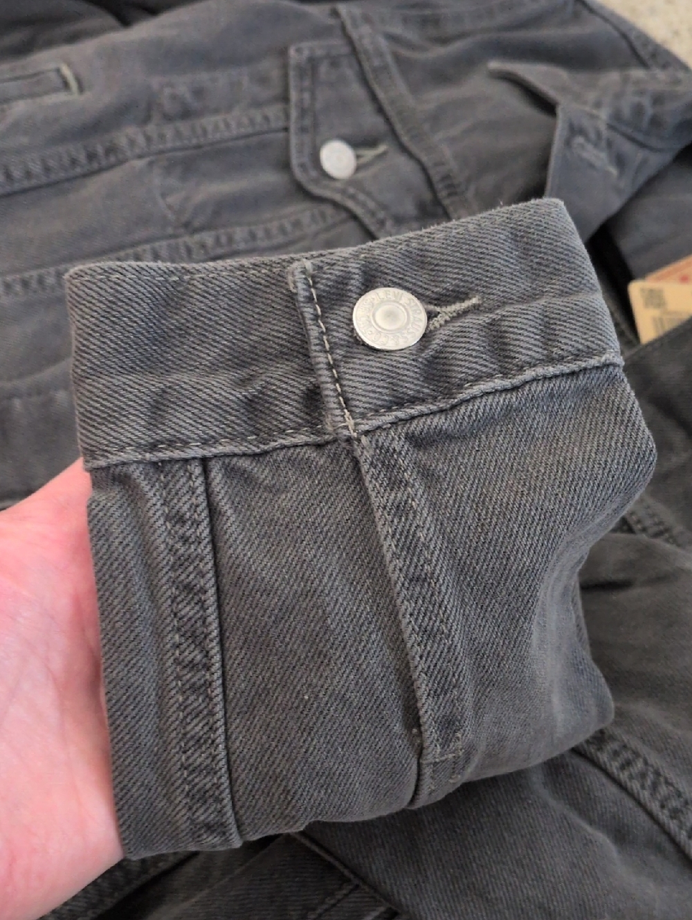 Levi's Women's Faded Gray Black Denim Trucker Jacket - Picture 11 of 11